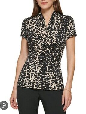 NWT DKNY Essentials wrap top — size S